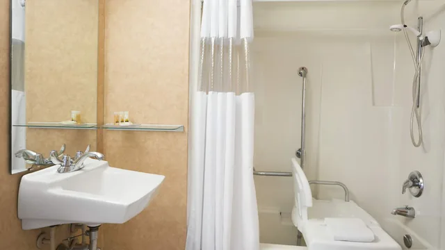Days Inn by Wyndham Brantford photo 7