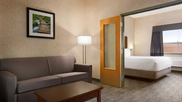 Days Inn & Suites by Wyndham Brooks photo 8