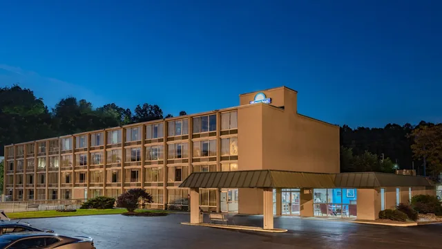 Days Inn by Wyndham Cambridge photo 10