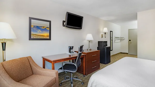 Days Inn by Wyndham Cambridge photo 11