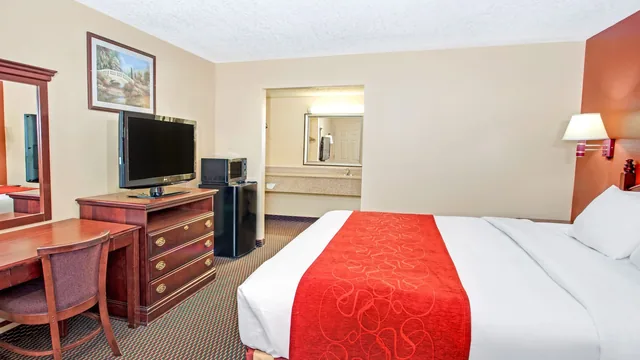 Days Inn by Wyndham Canton photo 5