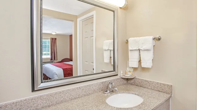 Days Inn by Wyndham Canton photo 6