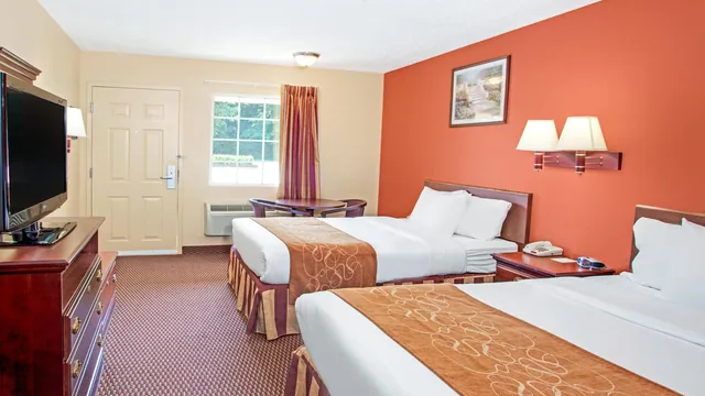 Days Inn by Wyndham Canton photo 9