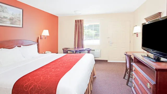 Days Inn by Wyndham Canton photo 10