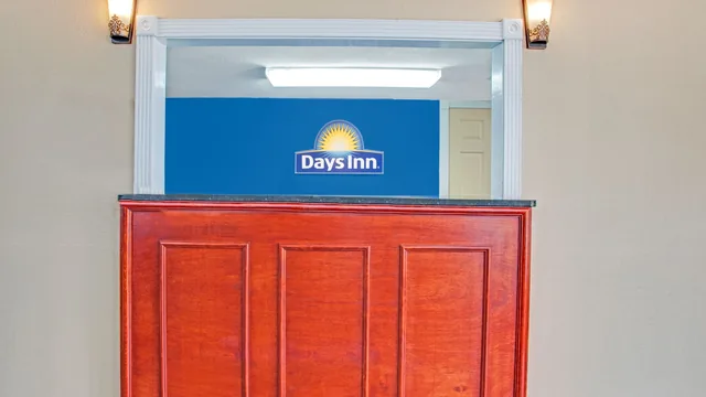Days Inn by Wyndham Canton photo 11