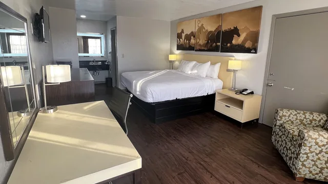 Days Inn by Wyndham Canton photo 5