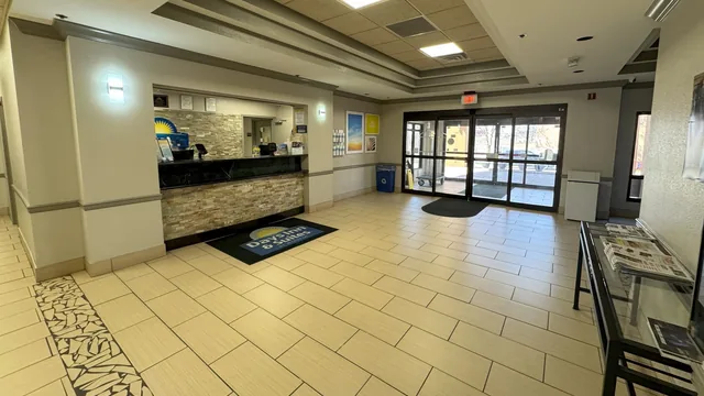 Days Inn & Suites by Wyndham Cedar Rapids photo 4