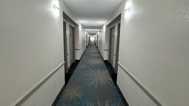 Days Inn & Suites by Wyndham Cedar Rapids photo 6