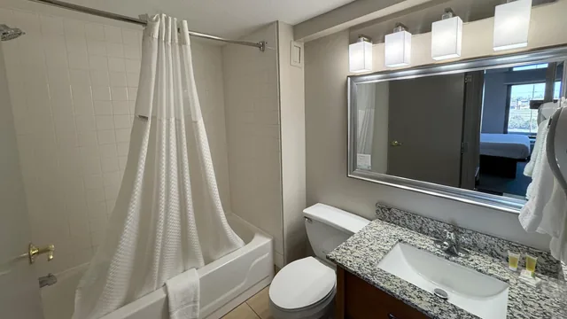 Days Inn & Suites by Wyndham Cedar Rapids photo 7