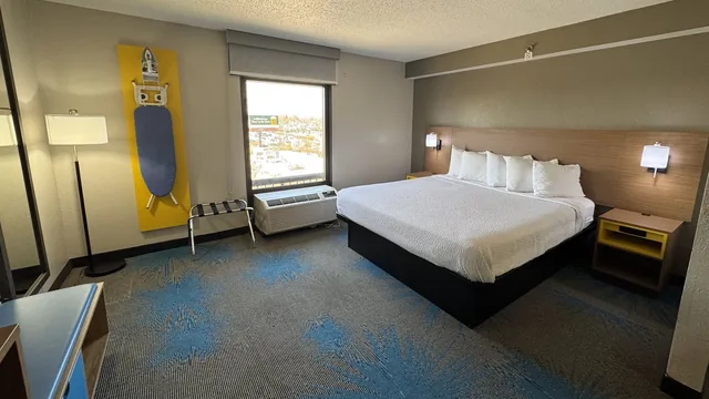Days Inn & Suites by Wyndham Cedar Rapids photo 10