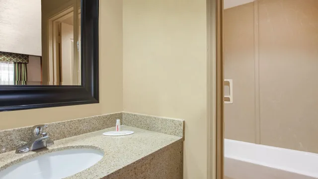Days Inn by Wyndham Centerville photo 10