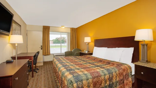 Days Inn by Wyndham Chester photo 4