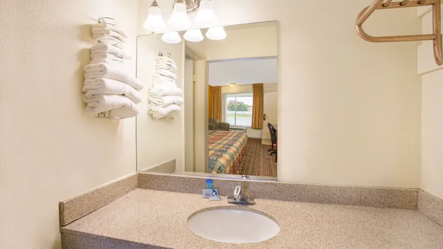 Days Inn by Wyndham Chester photo 9