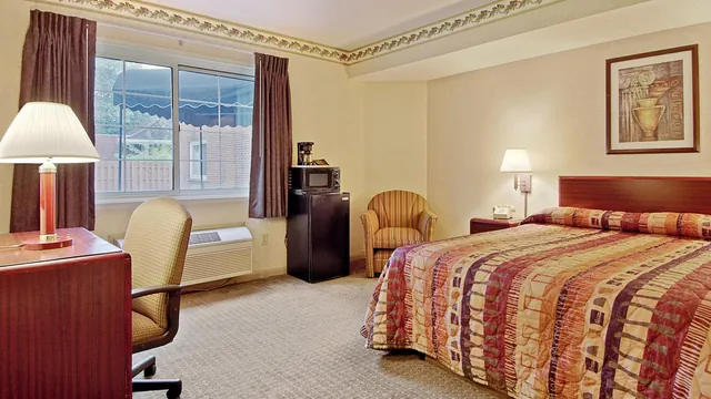 Days Inn by Wyndham Cleveland Lakewood photo 8
