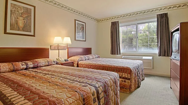 Days Inn by Wyndham Cleveland Lakewood photo 9