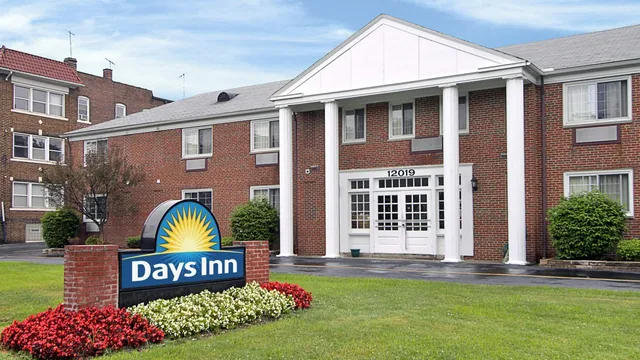 Days Inn by Wyndham Cleveland Lakewood photo 10