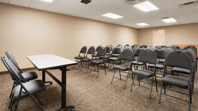 Days Inn & Suites by Wyndham Cochrane photo 5
