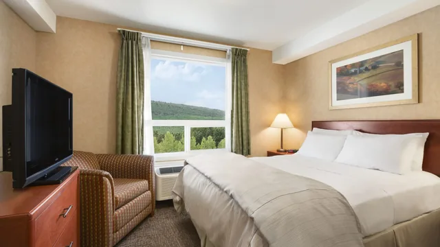 Days Inn & Suites by Wyndham Cochrane photo 8