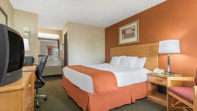 Days Inn by Wyndham Columbus Fairgrounds photo 11