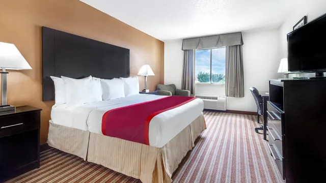 Days Inn & Suites by Wyndham Dallas photo 9