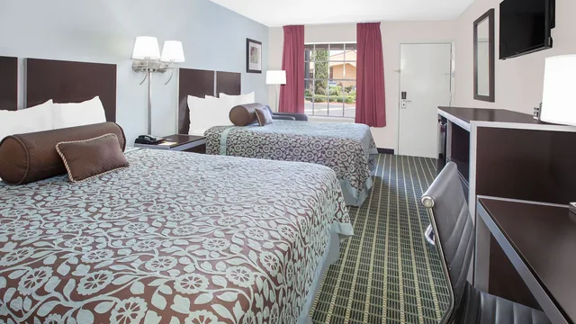 Days Inn by Wyndham Market Center Dallas Love Field photo 1