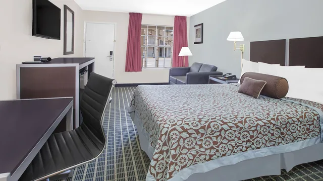 Days Inn by Wyndham Market Center Dallas Love Field photo 3