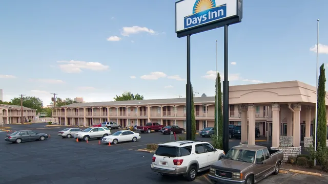 Days Inn by Wyndham Market Center Dallas Love Field photo 5
