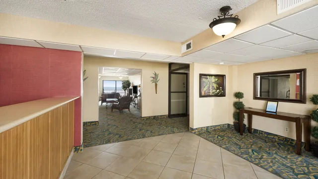 Days Inn by Wyndham Daytona Oceanfront photo 2