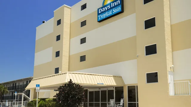 Days Inn by Wyndham Daytona Oceanfront photo 4