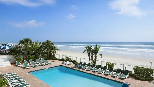Days Inn by Wyndham Daytona Oceanfront photo 8