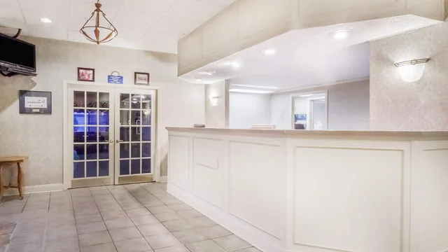 Days Inn by Wyndham Dover Downtown photo 9