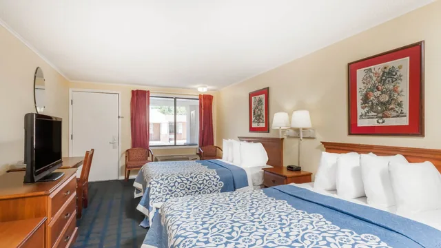 Days Inn by Wyndham Dover Downtown photo 11