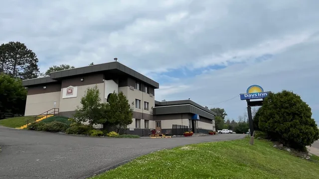 Days Inn by Wyndham Duluth Lakewalk photo 9