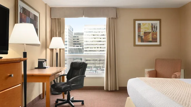 Days Inn by Wyndham Edmonton Downtown photo 1