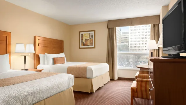 Days Inn by Wyndham Edmonton Downtown photo 2