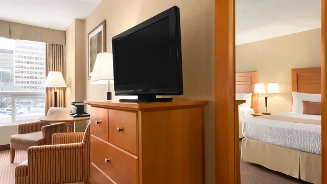 Days Inn by Wyndham Edmonton Downtown photo 7