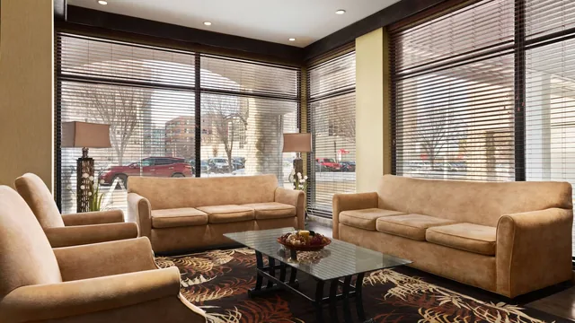 Days Inn by Wyndham Edmonton Downtown photo 9
