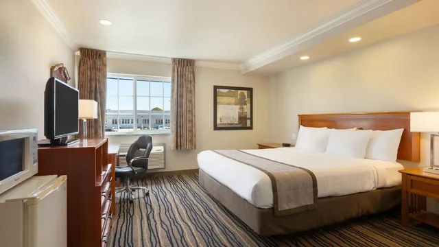Days Inn by Wyndham Eureka CA photo 1