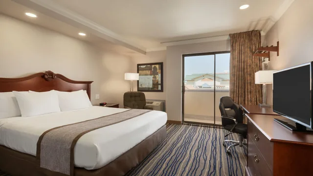 Days Inn by Wyndham Eureka CA photo 8