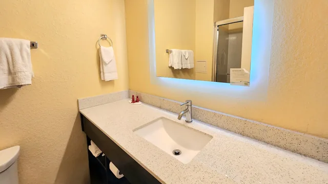 Days Inn by Wyndham Freeport photo 11