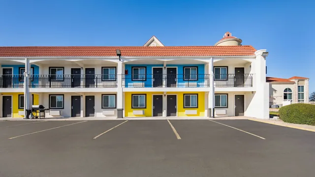 Days Inn by Wyndham Gainesville photo 12