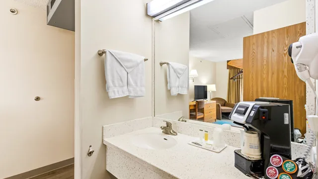 Days Inn by Wyndham Great Falls photo 3