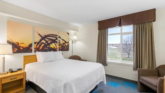 Days Inn by Wyndham Great Falls photo 6
