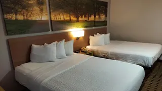 Days Inn & Suites by Wyndham Huntsville