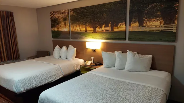 Days Inn & Suites by Wyndham Huntsville photo 4