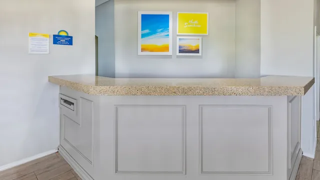 Days Inn & Suites by Wyndham Huntsville photo 8