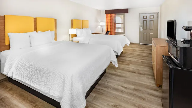 Days Inn & Suites by Wyndham Huntsville photo 10