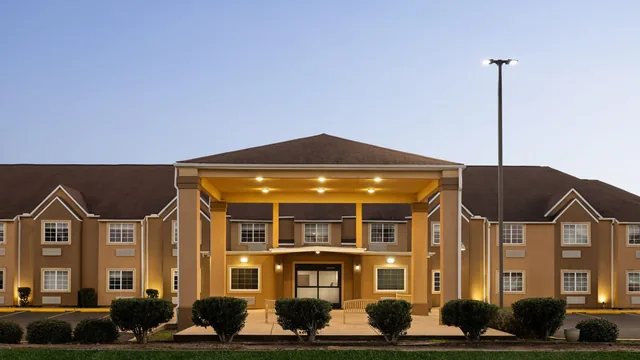 Days Inn by Wyndham Jackson Downtown photo 11