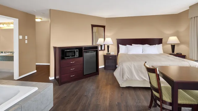 Days Inn by Wyndham Kamloops BC photo 3
