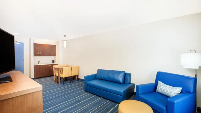 Days Inn & Suites by Wyndham Kearney photo 4
